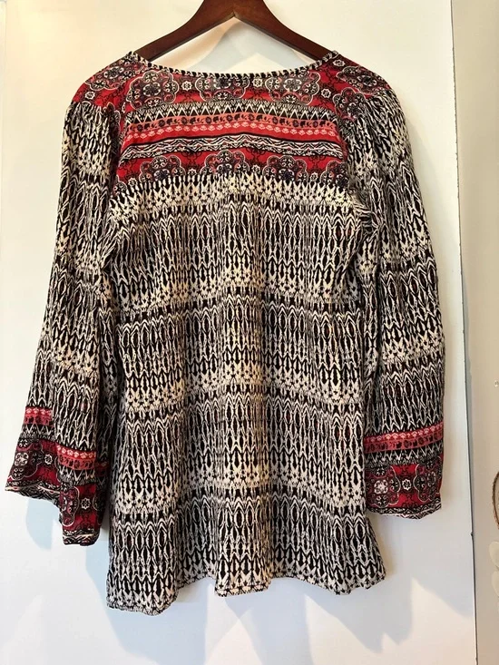Angie 3/4 sleeve patterned Boho blouse size M new without tags! - Picture 4 of 4